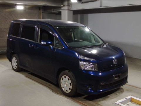 2009 Toyota Voxy ZRR70G[2]