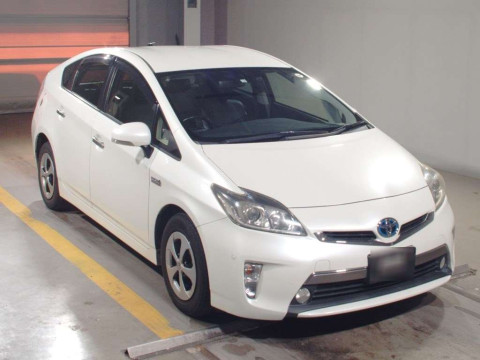 2012 Toyota Prius PHV ZVW35[2]