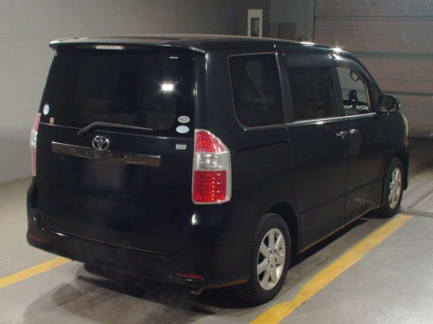 2009 Toyota Noah ZRR70W[1]