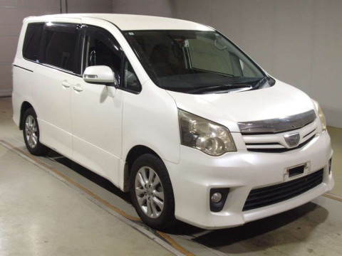 2011 Toyota Noah ZRR70W[2]