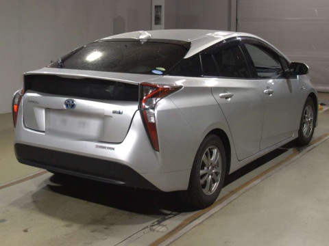 2017 Toyota Prius ZVW50[1]