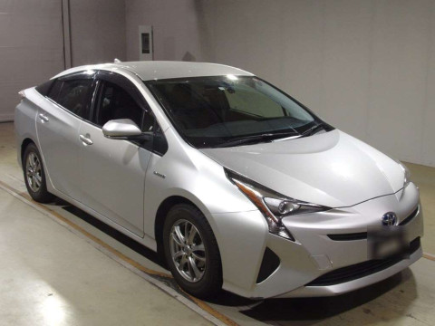 2017 Toyota Prius ZVW50[2]