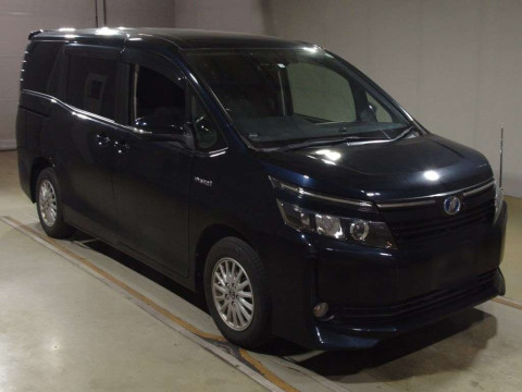 2014 Toyota Voxy ZWR80G[2]