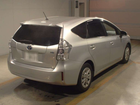 2012 Toyota Prius alpha ZVW40W[1]