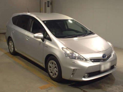 2012 Toyota Prius alpha ZVW40W[2]