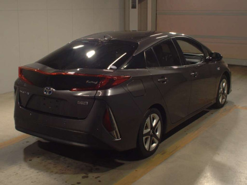 2017 Toyota Prius PHV ZVW52[1]