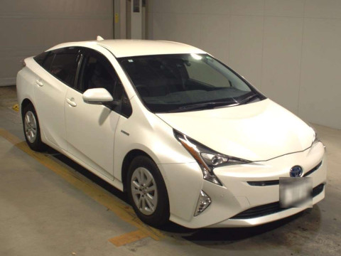 2017 Toyota Prius ZVW50[2]