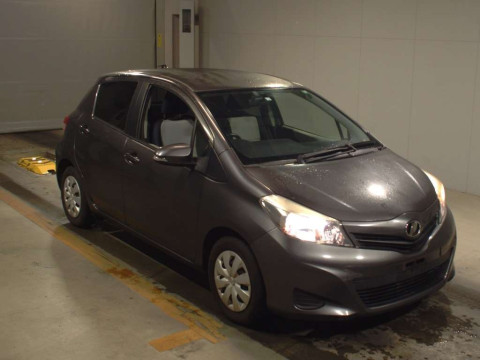 2014 Toyota Vitz NSP130[2]