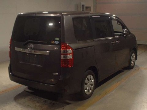 2012 Toyota Noah ZRR70G[1]