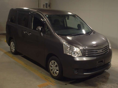 2012 Toyota Noah ZRR70G[2]