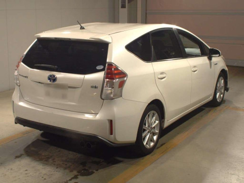 2014 Toyota Prius alpha ZVW41W[1]