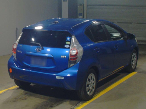 2012 Toyota Aqua NHP10[1]