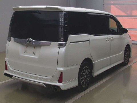 2014 Toyota Noah ZRR80W[1]