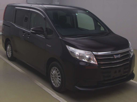 2016 Toyota Noah ZWR80G[2]