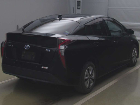 2016 Toyota Prius ZVW51[1]