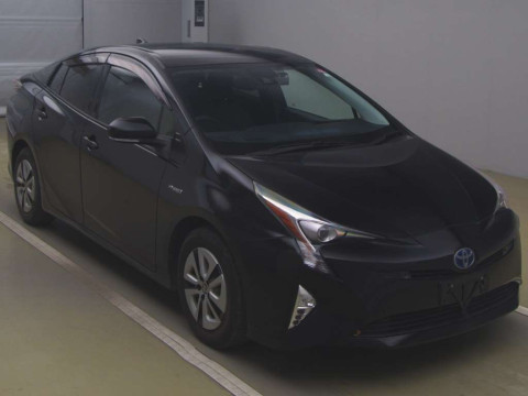 2016 Toyota Prius ZVW51[2]