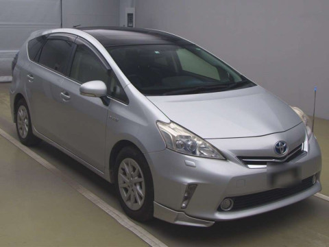 2012 Toyota Prius alpha ZVW40W[2]