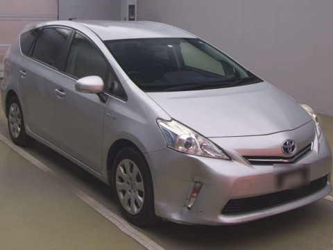 2014 Toyota Prius alpha ZVW41W[2]