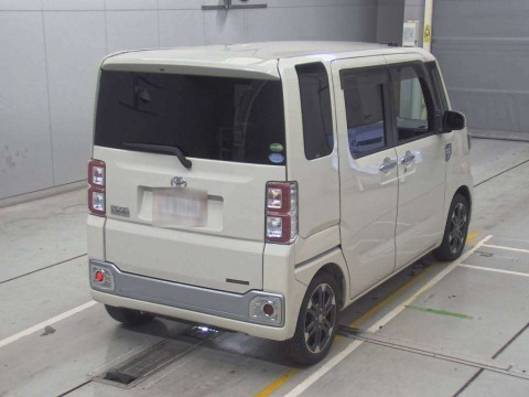 2015 Toyota Pixis Mega LA700A[1]