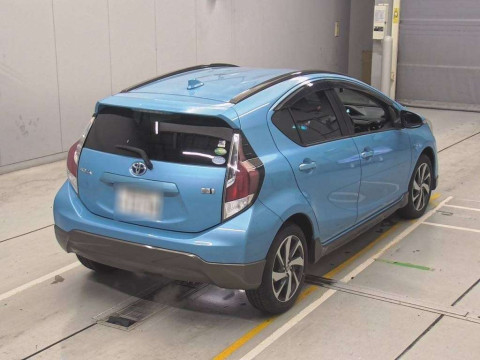 2015 Toyota Aqua NHP10[1]