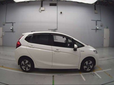 2013 Honda Fit Hybrid GP5[2]