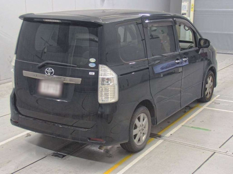 2009 Toyota Noah ZRR70W[1]