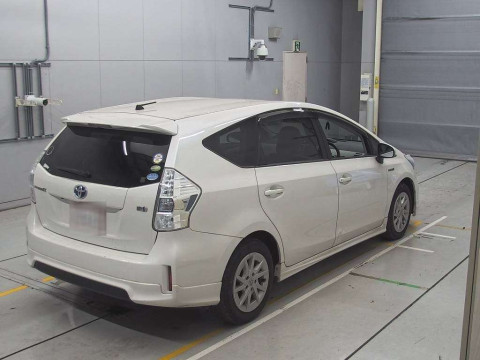 2012 Toyota Prius alpha ZVW41W[1]