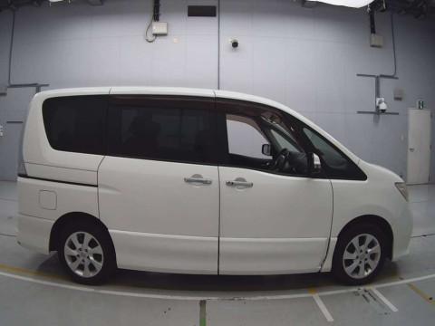 2011 Nissan Serena FC26[2]