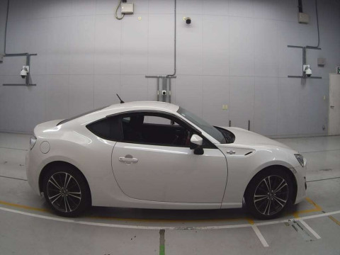 2013 Toyota 86 ZN6[2]