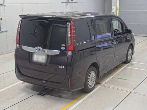 2015 Toyota Noah ZWR80G[1]