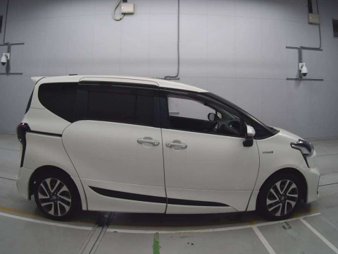 2015 Toyota Sienta NHP170G[2]