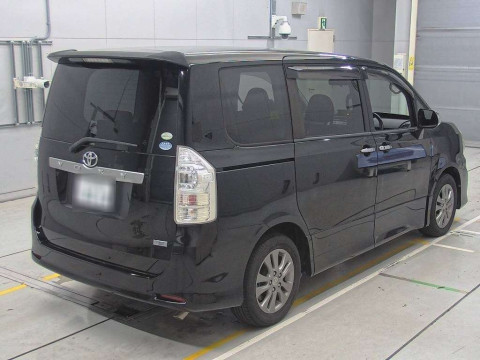 2010 Toyota Voxy ZRR70W[1]