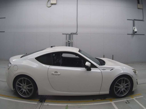 2012 Toyota 86 ZN6[2]