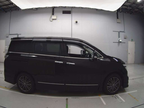 2015 Nissan Elgrand TNE52[2]