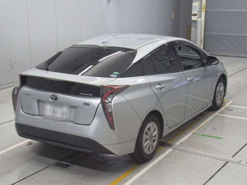 2016 Toyota Prius ZVW50[1]