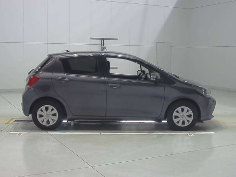 2016 Toyota Vitz NSP130[2]