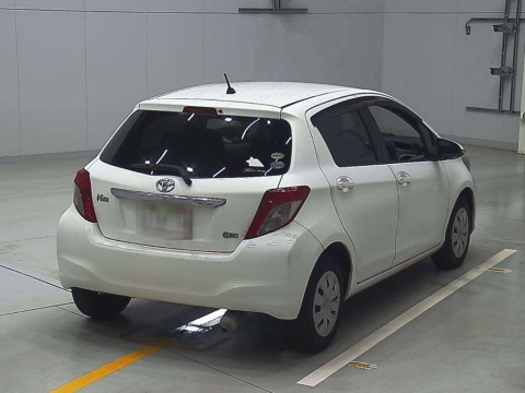 2013 Toyota Vitz NSP130[1]