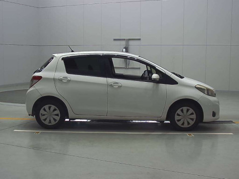 2013 Toyota Vitz NSP130[2]