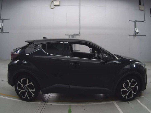 2017 Toyota C-HR ZYX10[2]