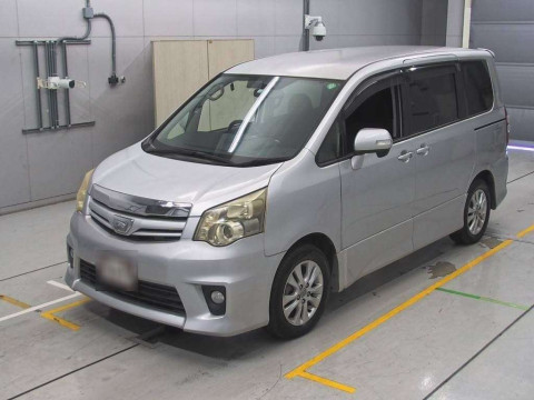 2010 Toyota Noah ZRR70W[0]