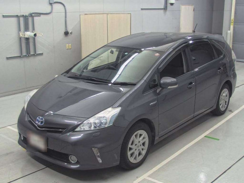 2011 Toyota Prius alpha ZVW41W[0]