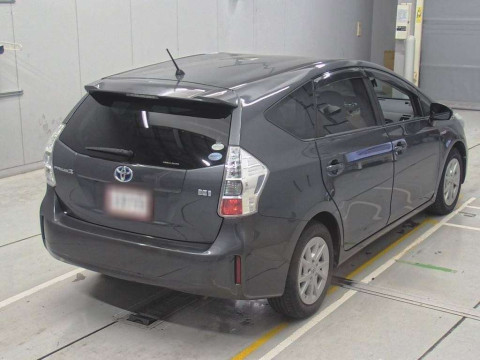 2011 Toyota Prius alpha ZVW41W[1]