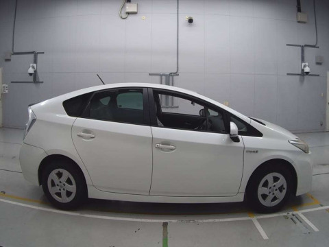 2010 Toyota Prius ZVW30[2]