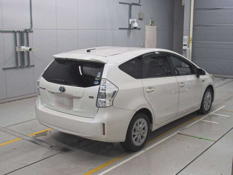 2012 Toyota Prius alpha ZVW41W[1]