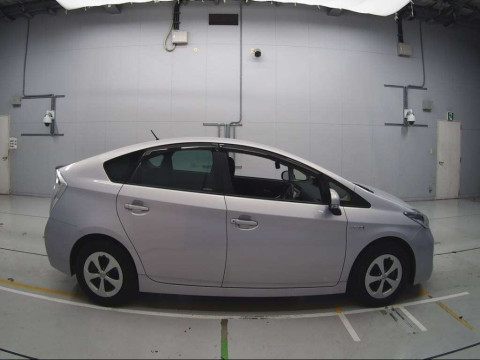 2012 Toyota Prius ZVW30[2]