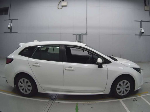 2020 Toyota Corolla Touring Wagon ZRE212W[2]