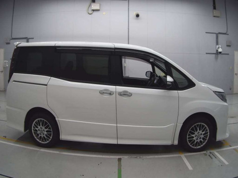 2020 Toyota Noah ZWR80W[2]