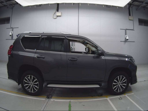 2020 Toyota Land Cruiser Prado GDJ150W[2]