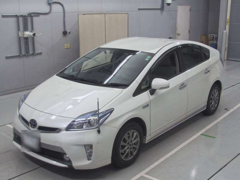 2014 Toyota Prius PHV ZVW35[0]