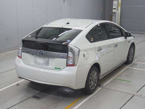 2014 Toyota Prius PHV ZVW35[1]